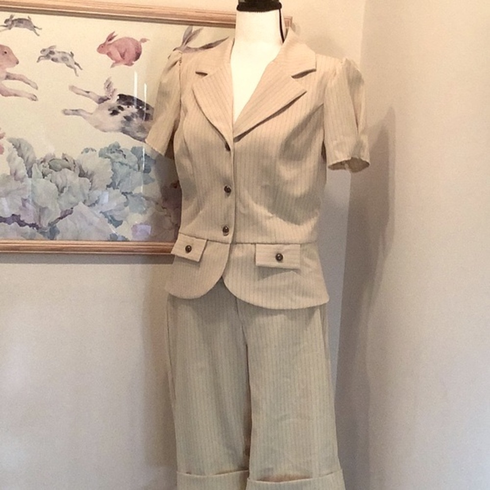 Breakin Loose Shorts suit set. Cute and office appropriate.  Size 9/10